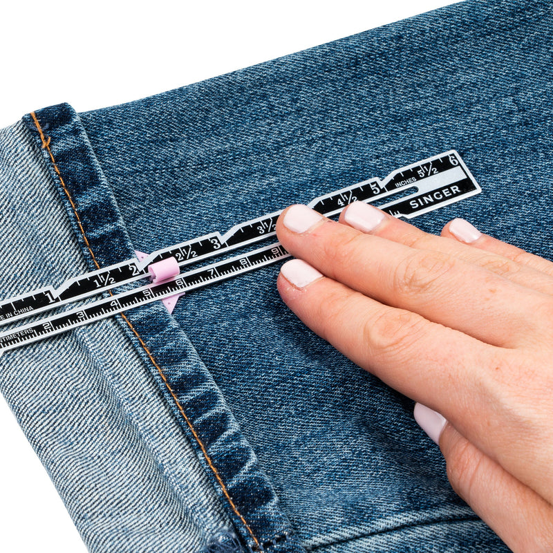 SINGER® Beginner’s Sewing Kit – 130 Pieces