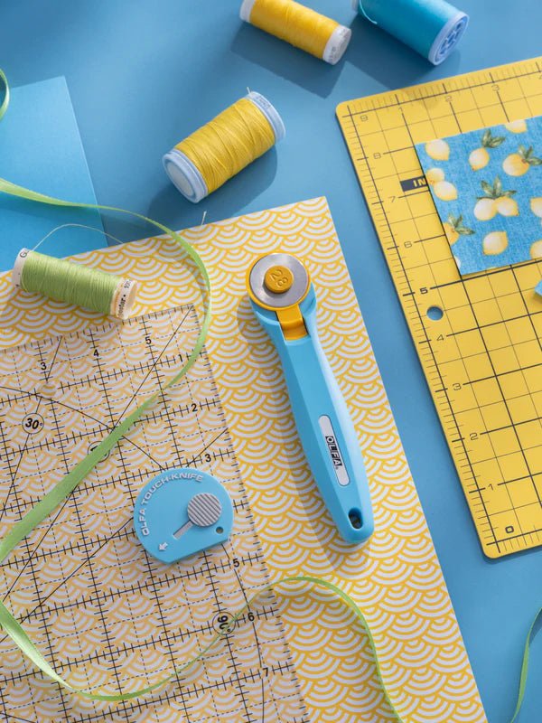 OLFA 28mm Rotary Cutter - Aqua - 1131225 | Olfa Rotary Cutter for Fabric & Quilting