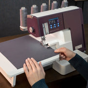 PFAFF admire air 7000 Coverlock Machine – One - Touch Air Threading