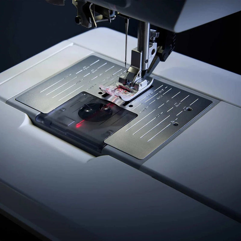 PFAFF quilt expression 725 Sewing & Quilting Machine