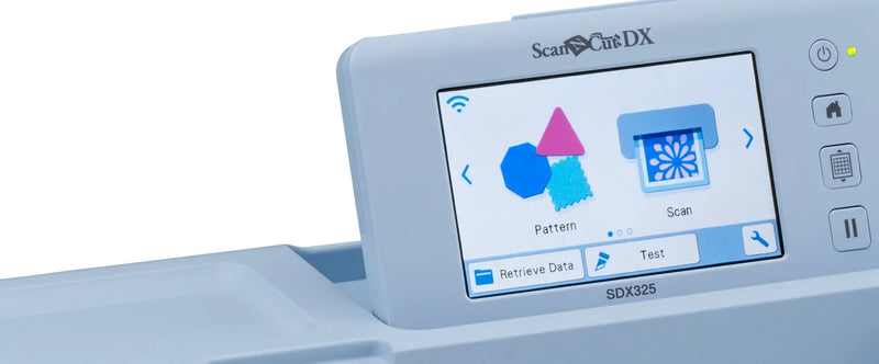 close-up-five-inch-lcd-touchscreen-display-showing-pattern-and-scan-selection-menus-on-brother-scanncut-dx-sdx325