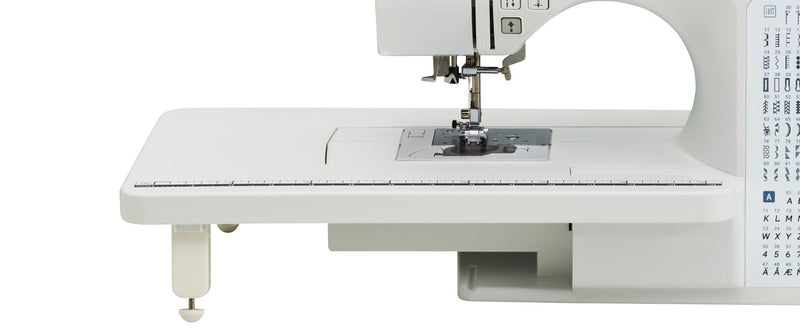 close-up-needle-mechanism-and-needle-plate-integrated-with-white-wide-extension-table-on-brother-pacesetter-innov-is-ps300t