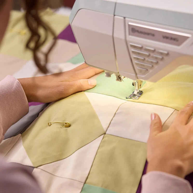 HUSQVARNA VIKING Topaz 55Q Computerized Sewing and Quilting Machine