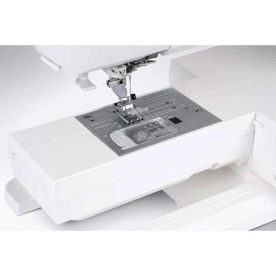 Janome Skyline S5 Anniversary Edition Computerized Sewing and Quilting Machine + Free $160 Gift Card